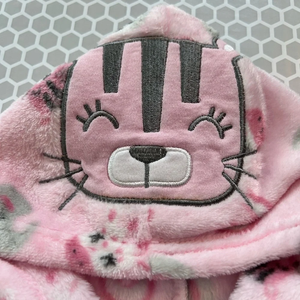 NWT Duck Duck Goose Cozy Pink Hooded Kids Robe w Playful Animal Hood Size 0-9M